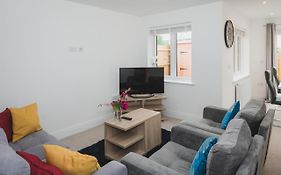 The Bracknell House Modern And Outstanding 3 Bedroom