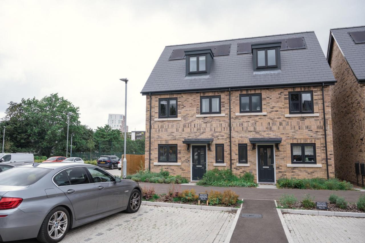 The Bracknell House Modern And Outstanding 3 Bedroom Exterior photo